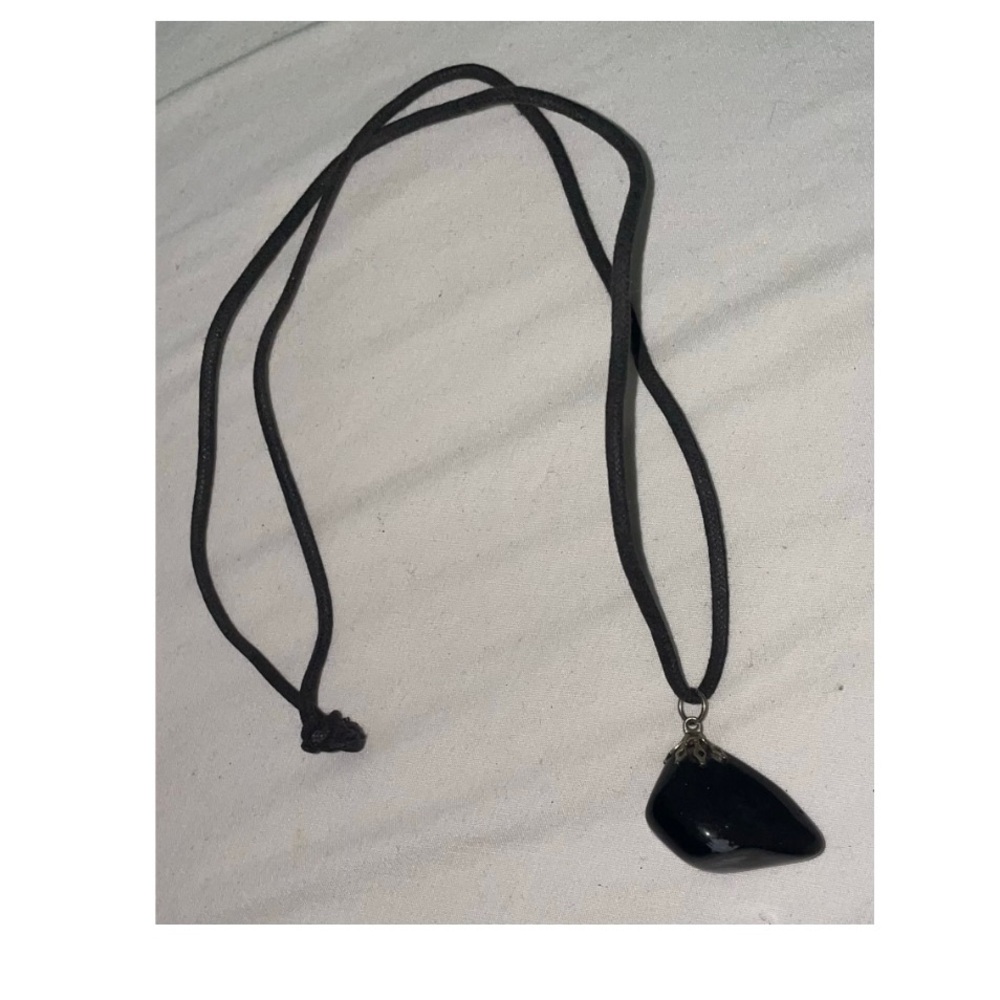 NWOT VINTAGE BLACK STONE WITH BLACK ROPE NECKLACE!